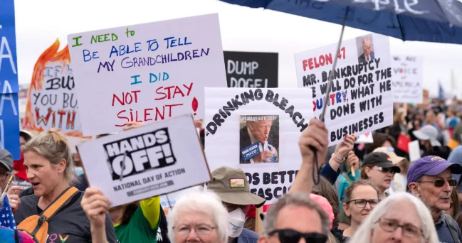 美國民眾反對政府削減開支、打擊移民和加征關稅等政策（美國大規模示威）