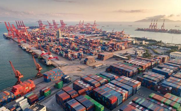 跨境電商出口規模首破 2 萬億（連續三年增速超 15%）