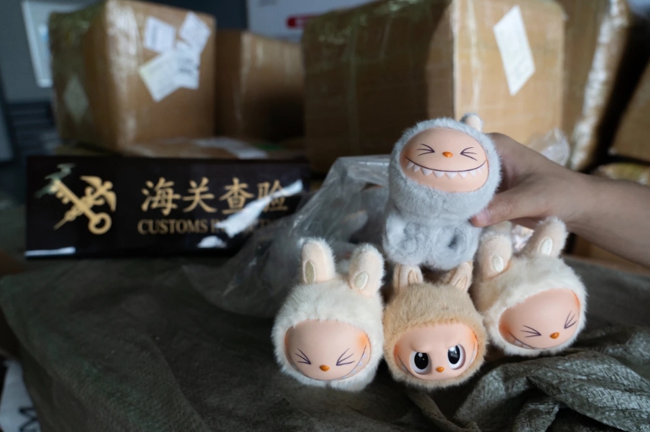 重磅!海關嚴打跨境盜版潮玩,超2 萬件山寨Labubu被截! 重磅!海關嚴打跨境盜版潮玩,超2 萬件山寨Labubu被截!
