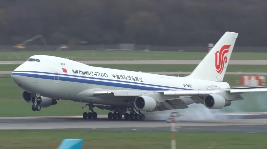 國(guó)際空運(yùn)中“季節(jié)性因素”（如臺(tái)風(fēng)、暴雪）如何影響航班？（外貿(mào)人如何應(yīng)對(duì)）