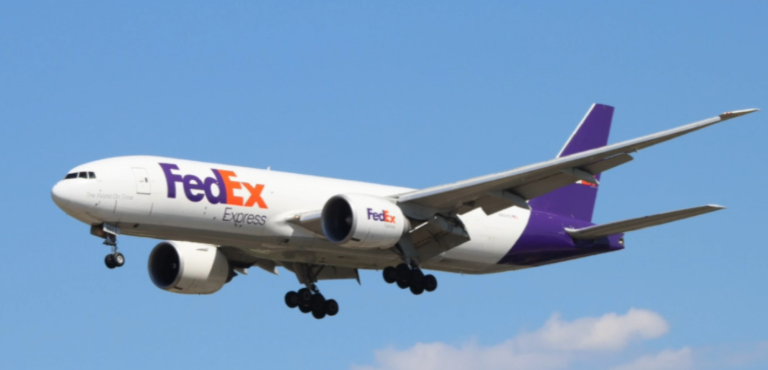 空運(yùn)中的“直飛”與“轉(zhuǎn)飛”有什么區(qū)別(跨境電商賣家該怎么選) 空運(yùn)中的“直飛”與“轉(zhuǎn)飛”有什么區(qū)別(跨境電商賣家該怎么選)